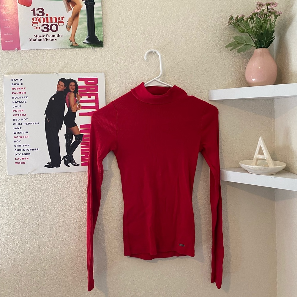 Red Hollister ribbed turtleneck
